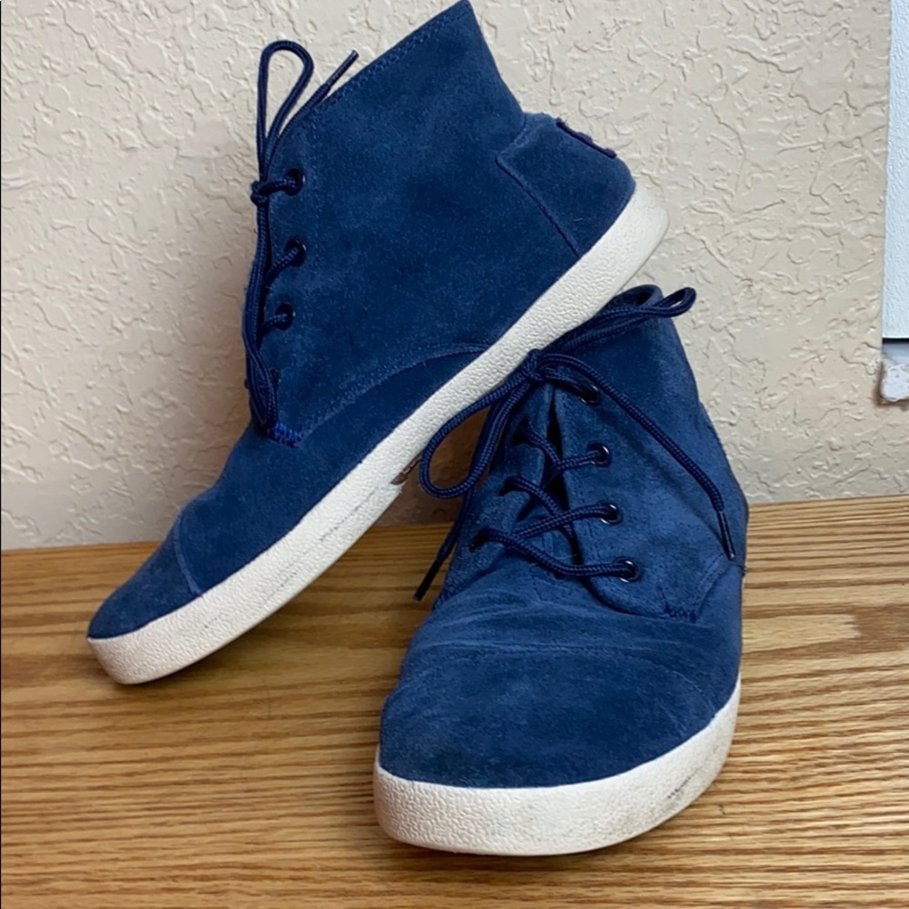 NWOT Toms Kids Navy Blue Suede High-Top Sneakers